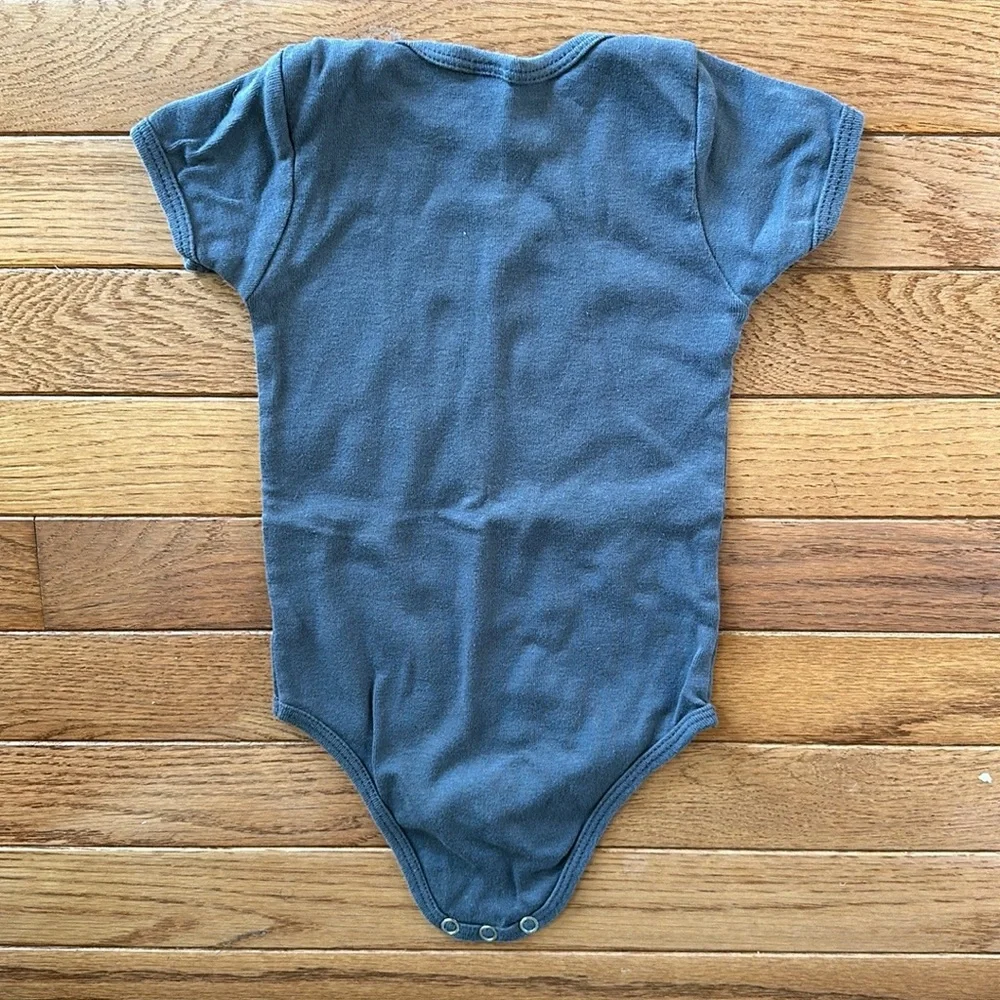 💙🩶 AMERICAN APPAREL Onesies Facebook & Instagram logo 6-12 months baby bundle